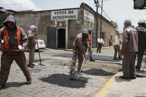 Más de 120 calles atendidas con reparación de baches en Metepec
